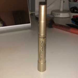 L’Oréal Paris Telescopic Mascara Golden - L’Oréal Paris Telescopic Mascara Gold. Oanvänd säljes pga har 2 st. Populäraste mascaran på marknaden! Grym volym och separerar fransarna perfekt😍 