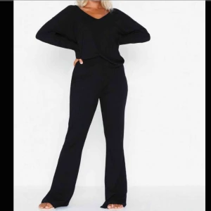  - Mjukis off shoulder set från Nelly. Använt en gång, dm för fler bilder 💖  Bilden är från nellys hemsida 