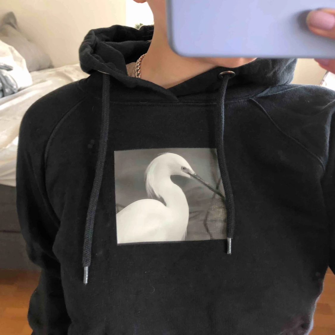 Svart hoodie med svan motiv 🦢 🌟 - 91