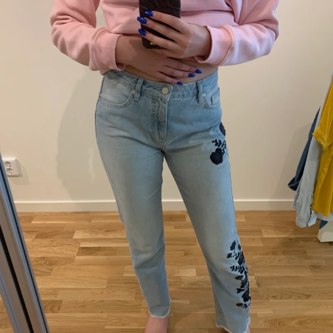 Jeans med blommigt print - 90