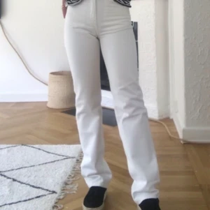 Vita jeans - Vita jeans från weekday! BUDET ligger nu på 290kr + frakt!