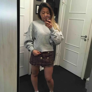  - Mycket skönt och varm tröja, den har en inre foder (som är mjuk och värmegivande) 