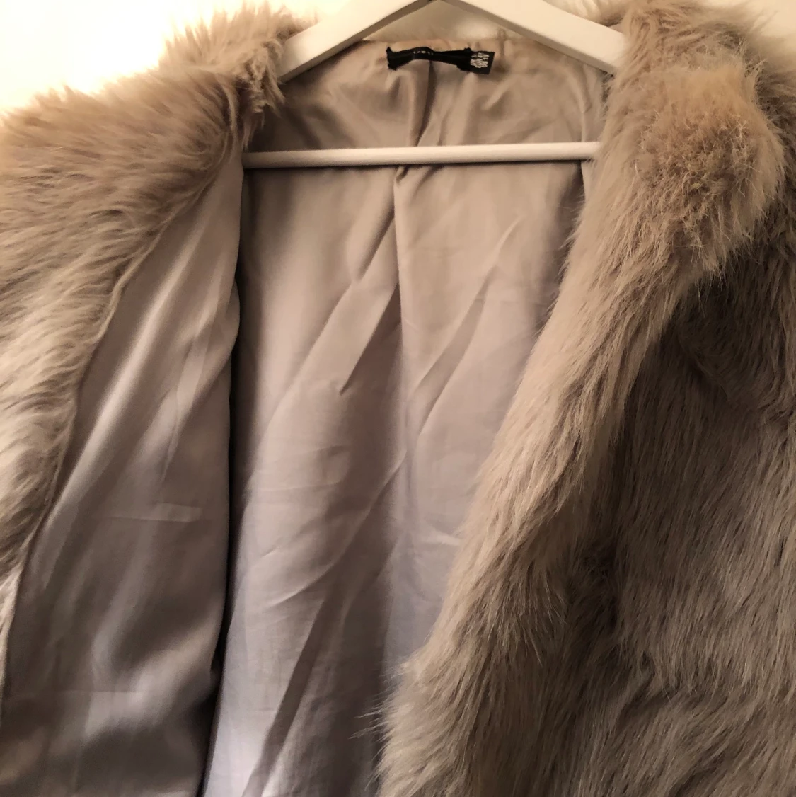 Grå fejkpälsjacka - 90