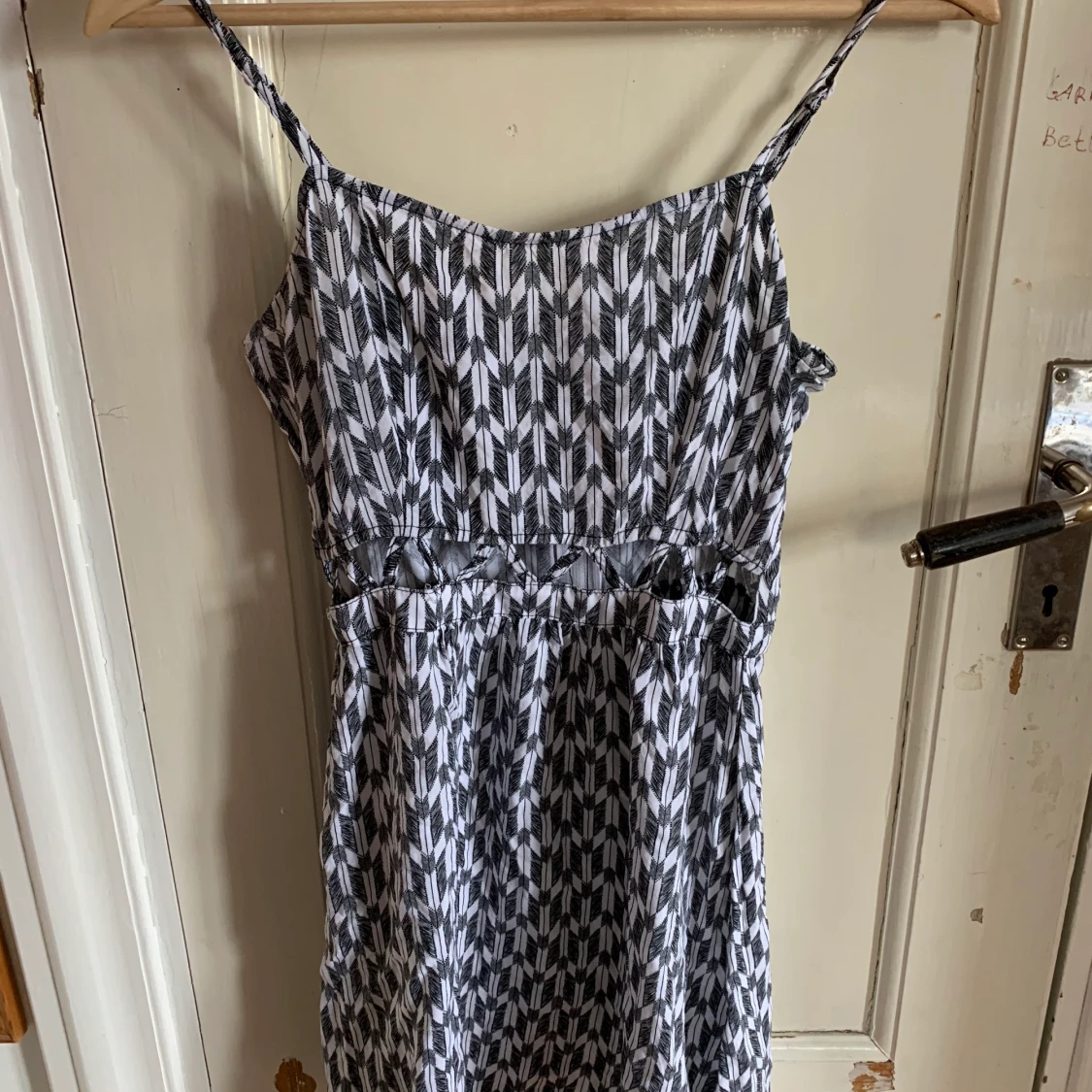 Sommarklänning med cutouts strl 34