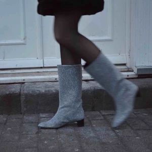  - Intressekoll!! Vill se om någon är intresserad av att köpa mina glitterskor, sparsamt använda 