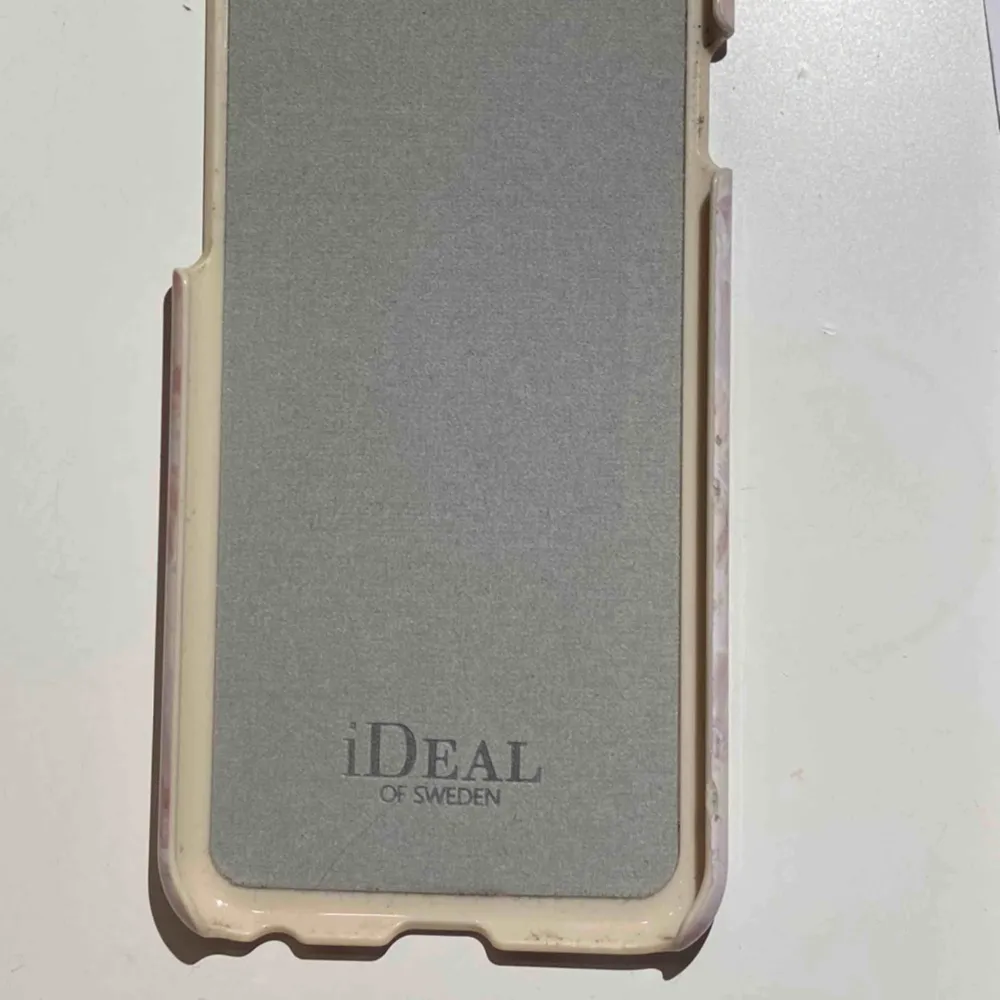 Säljer ett iPhone skal (passar till 6,7,8) från ideal of Sweden  Nypris:299kr  Tar swish! Fraktar men köparen står för frakten! . Accessoarer.