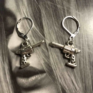  - Handgjorda örhängen 🖤 (+9kr frakt) 