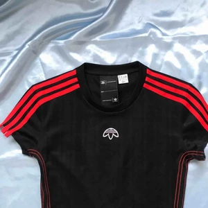  - Alexander Wang x Adidas-klänning. Aldrig använd, nypris typ 1400 kr.