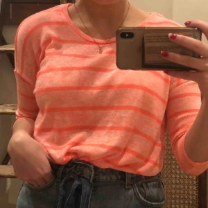  - rosa-randig tröja i storlek XS, men passar även mig som har storlek M 💕💖💞 