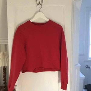  - En tröja från & Other stories LA. Mycket bra skick, endast använd ett fåtal gånger. Storlek 36