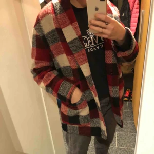  - En snygg jacka/kort kappa från Zara! Storlek M