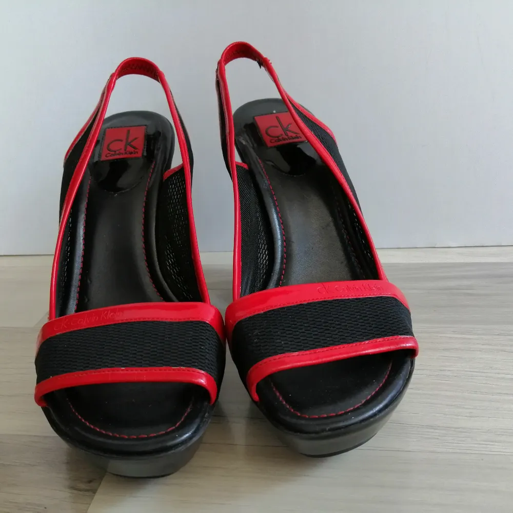 Excellent condition, worn twice, size 39, insole 25cm, heels 11cm. Write me for more info and pics. Delivery to USA, Canada, Australia No return. Skor.
