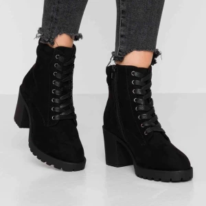  - Jag säljer mina Anna Field nya stövletter pga att de är för stora. Jag använder 38.5 och skorna är 39. De är helt nya. 