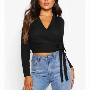  - Det står att den är i storlek 42 men den sitter som en 34! Frakt tillkommer