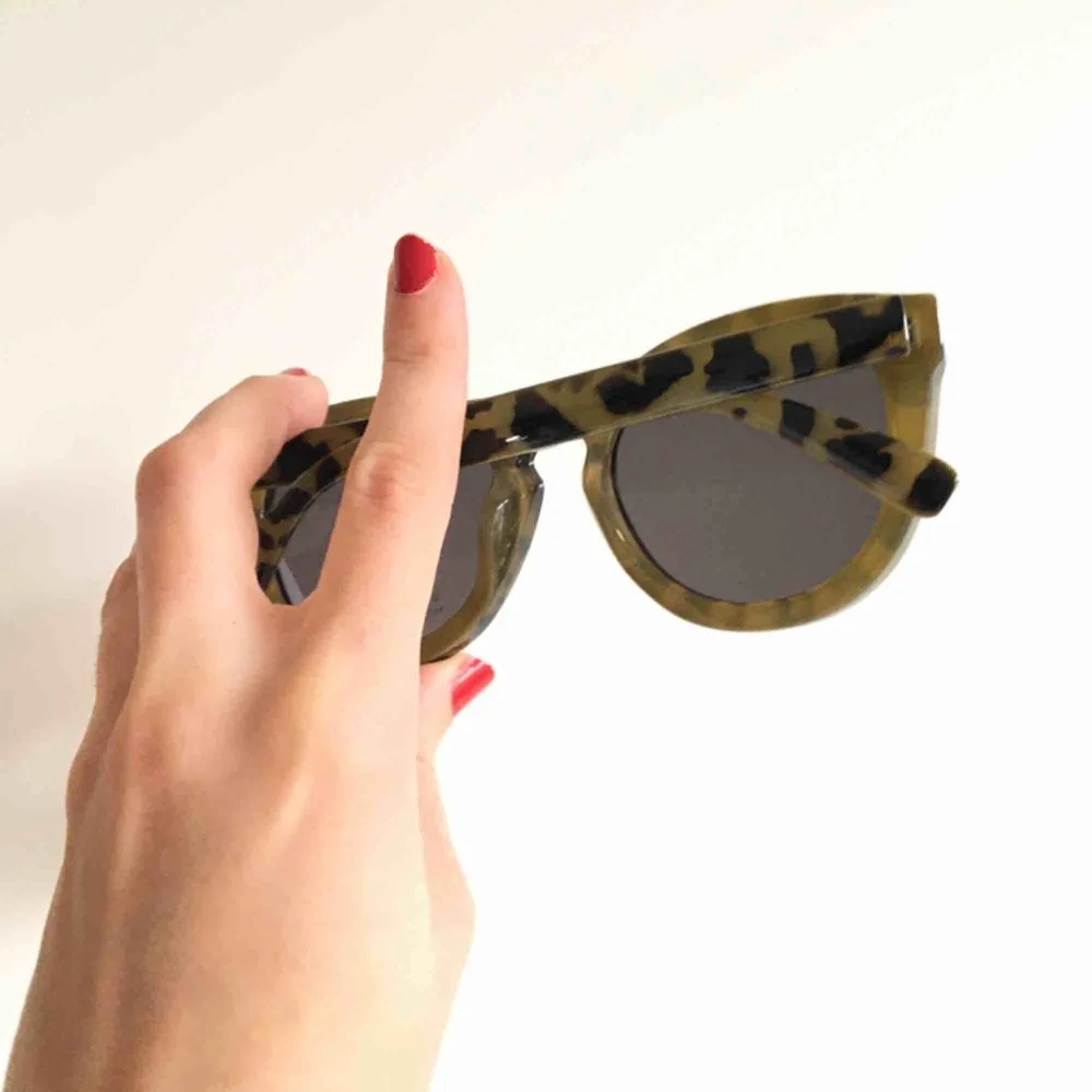 Leopardmönstrade solglasögon från NA-KD. Har två par av dessa.. Accessoarer.