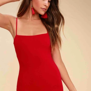  - Bodycon klänning från NELLY💃🏻 Knappt använd—inte transparant—mjukt och behagligt material—sitter jättesnyggt på kroppen!  Frakt 36:- tillkommer (kan också mötas upp i Stockholm)