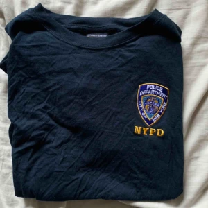  - T-shirt med roligt tryck, knappt använd