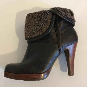  - Tiamo. Fint skick, använda fåtal gånger. 