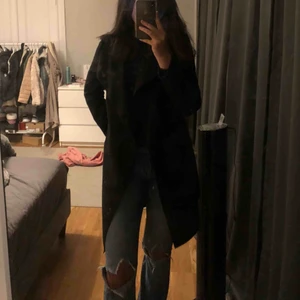  - Svart kappa, använda ca 3 ggr som ny. Köparen står för frakt 