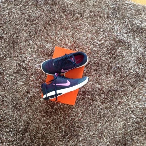  - Nike sko, nya i kartong