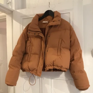  - Vinterjacka från H&M Trend, köpt i december 2017