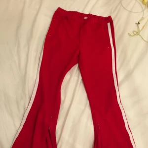  - Köpta på Weekday, använda 3 gånger. 