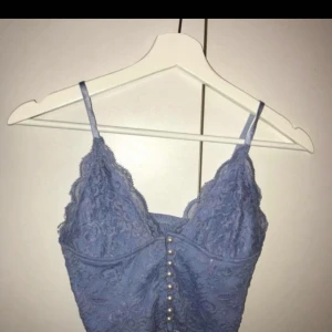  - Oanvänd topp från bikbok 