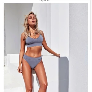  - Säljer min bikini från chiquelle. Den är inköpt för 799kr och är i stl s, säljer pga att mamma beställde fel färg </3 aldrig använd, lappar och hygienskyddet finns kvar. Kan mötas upp i Stockholm annars står köparen för frakten!