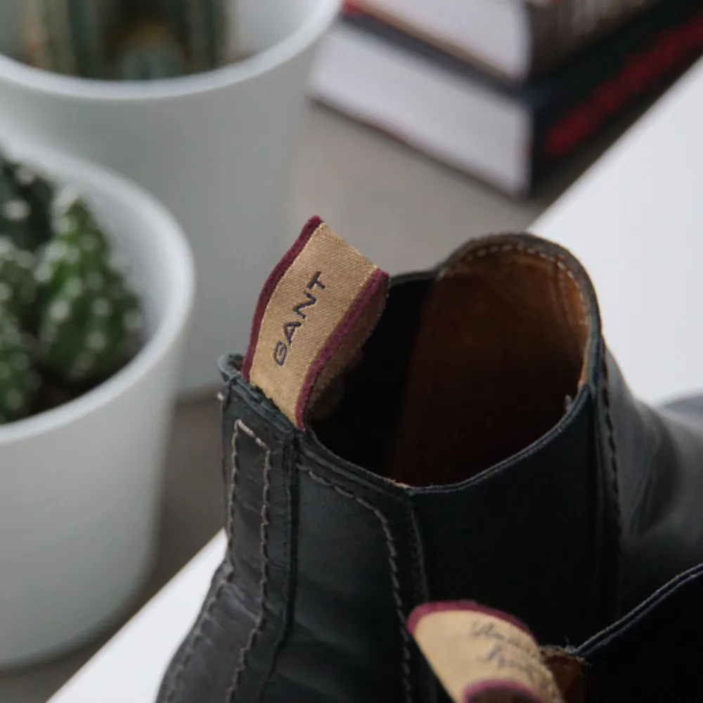 Säljer mina supersnygga boots från Gant (äkta såklart). Använder dom tyvärr för lite :/. Tar swish och köparen står för frakten (kan även mötas upp i centrala Sthlm). Hör av dig för fler bilder eller funderingar. Kolla även in min sida för fler snygga plagg och skor! . Skor.