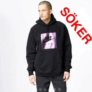  - Jag söker denna hoodien från Nike. Dom sålde den förut på junkjard för ungefär ett år sen. Har letar överallt men hittar den ingen annan stans. Vill gärna ha i storleken s-m. Priset pratar vi om senare. Så hör gärna av er om ni har en av dessa🙏🍀
