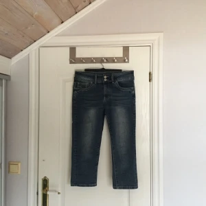  - 3/4 byxor ifrån BON'A PARTE. Använda max 5 gånger så dom är i mycket fint skick. 