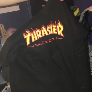  - Fake thrasher tshirt, snålt använd. den ser väldigt äkta ut! 💫 obs fraktkostnad tillkommer!