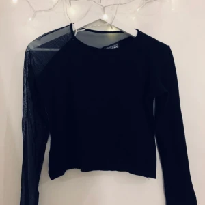  - Seconhand! Aldrig använd!  •Alltid tvättat, struket och vikt när ni får plagget•