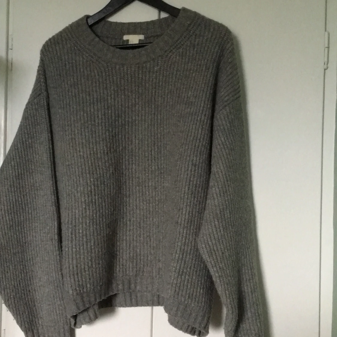 En grå fin tjocktröjan från H&M