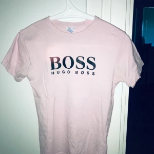 Hugoboss T-shirt  - Använd 1 gång som ny. Frakt 📦 22kr 