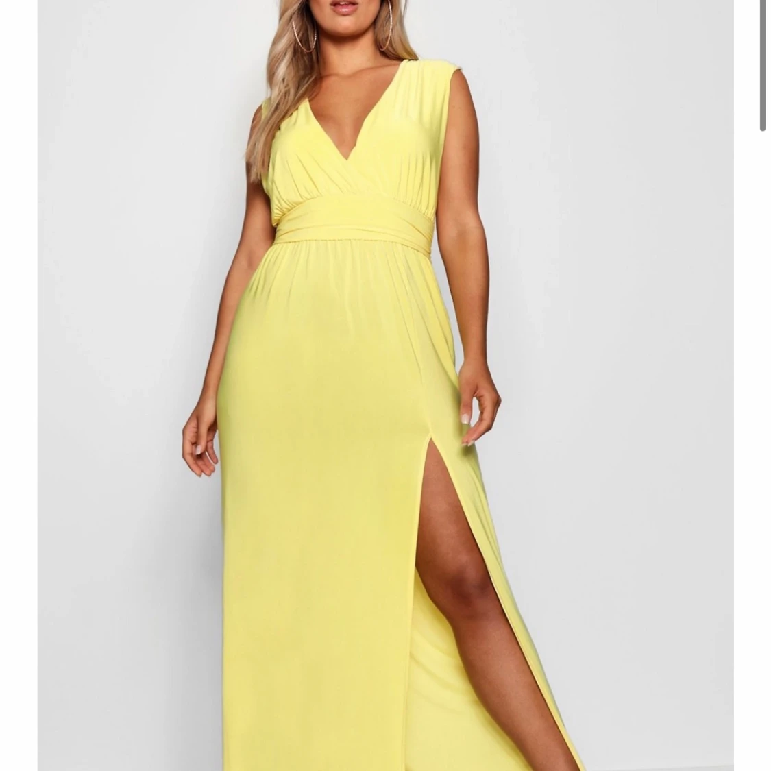 Gul långklänning i storlek 56