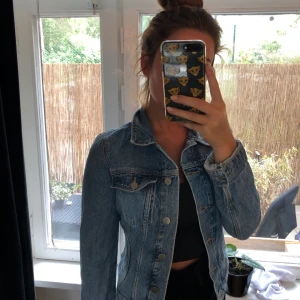 Jeansjacka Ivyrevel  - Jeansjacka från Ivyrevel storlek 34. Använd fåtal gånger. Frakt 63 kr tillkommer.