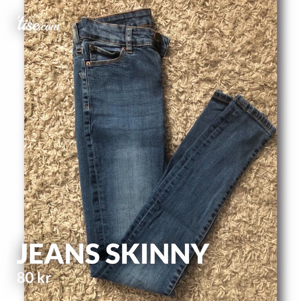Välanvända, säljs pga att de inte passar längre, formar jätte bra. Jeans & Byxor.