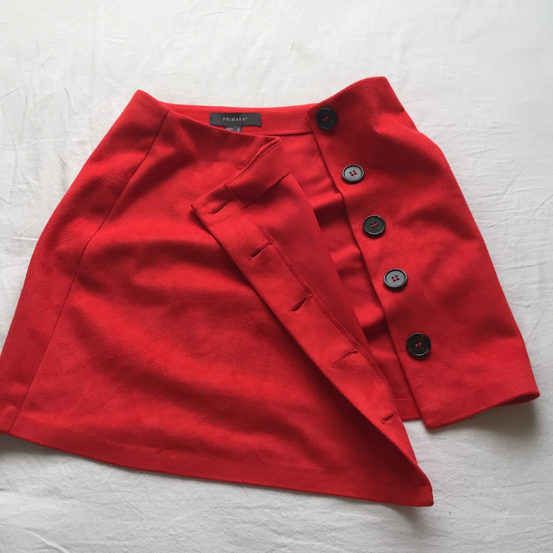 Röd högmidjad kjol  - 90