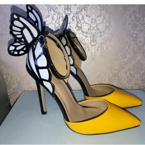 Klackar oanvända - Helt nya är stora för mig. Det är 36 men passar 37. Aldrig använda