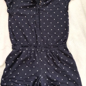 SEED rompers size for 13 years old - In a good condition, worn twice, elastic on the waist line and have pockets on both side infront.. shipping included in pricing