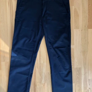 Zara Basic collection pants - Frequently used but in nice condition. I’m selling it since I loset weight and it doesn’t fit anymore otherwise it’s still worthed to wear :)