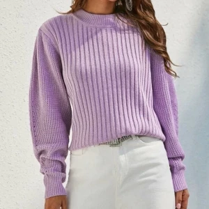 Lila stickad tröja - Aldrig använd lila stickad tröja, frakt 63 kr💜💜