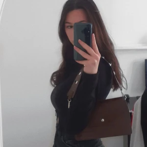 Mini bag - En mini bag från gina. Dma för fler bilder💕. Frakten ingår i priset 🥰