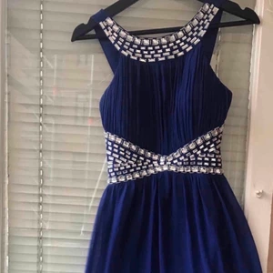 Balklänning  - Balklänning inköpt på scala i Stockholm, nypris 1100. Fint skick endast använd två gånger. Storlek 8 men stretchig så passar xs/s/. Sitter jättefint på, jag är 173 så klänningen är ganska lång. Köpare står för frakt 💃