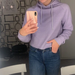Primark - En lila hoodie från Primark. Storlek XXS och i väldigt bra skick och inga fläckar.