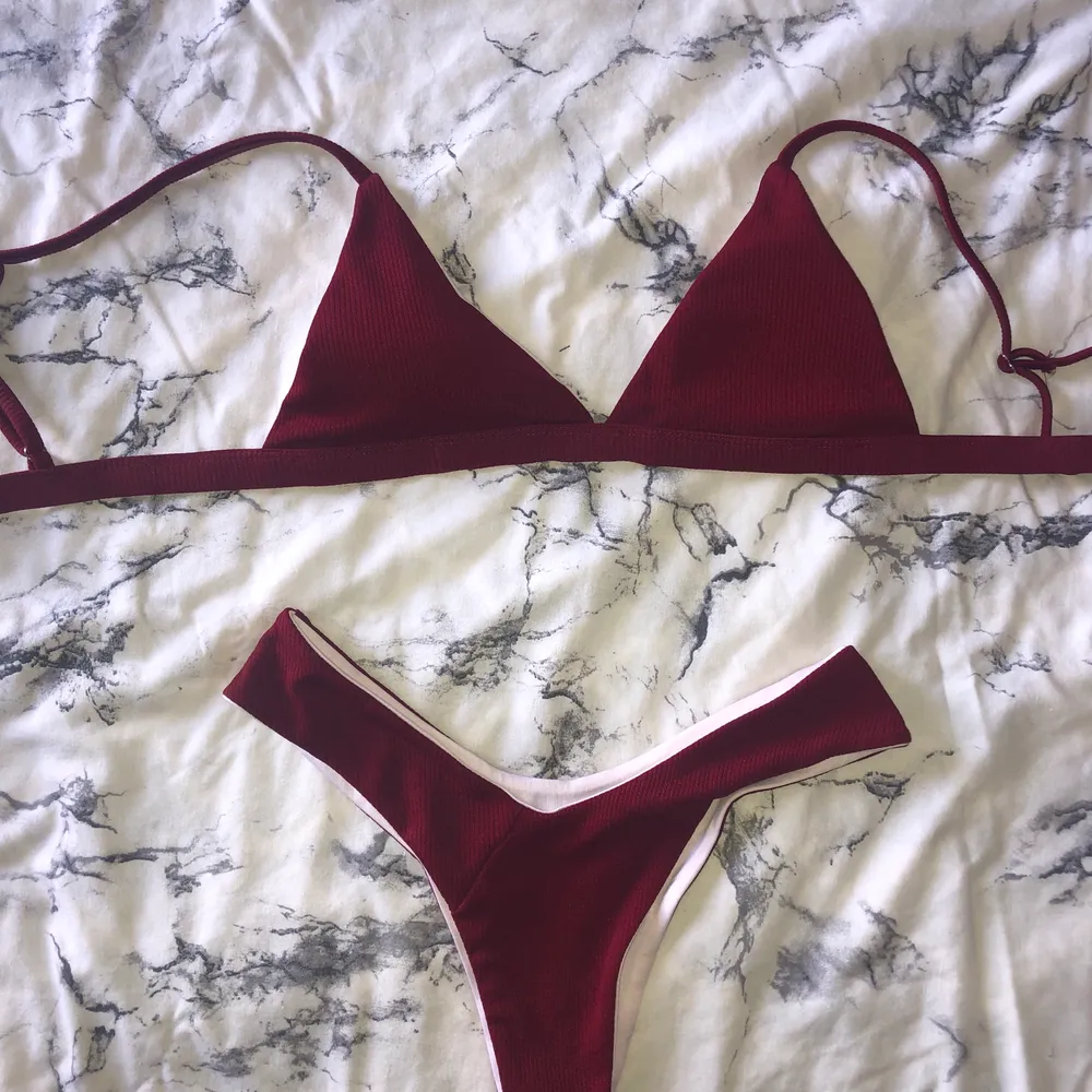 En jättefin vinröd bikini jag nyss har köpt från zaful. Är i storlek M, men passar mer en xs/s! Endast testad. Kan mötas upp i Stockholm eller frakta för 22kr💞💞 Budgivning i kommentarerna🌸. Övrigt.