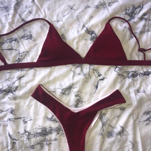 Bikini från zaful - En jättefin vinröd bikini jag nyss har köpt från zaful. Är i storlek M, men passar mer en xs/s! Endast testad. Kan mötas upp i Stockholm eller frakta för 22kr💞💞 Budgivning i kommentarerna🌸