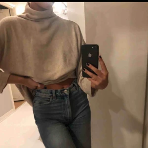  - ASfin halvpolo i mjukt material! Köpare betalar frakt men priset kan diskuteras