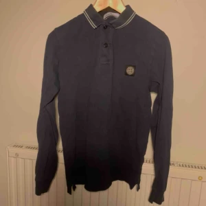  - Stone Island Long Sleeve Polo - Size: S - Bought for: 1500 kr - Condition: 9/10 *
